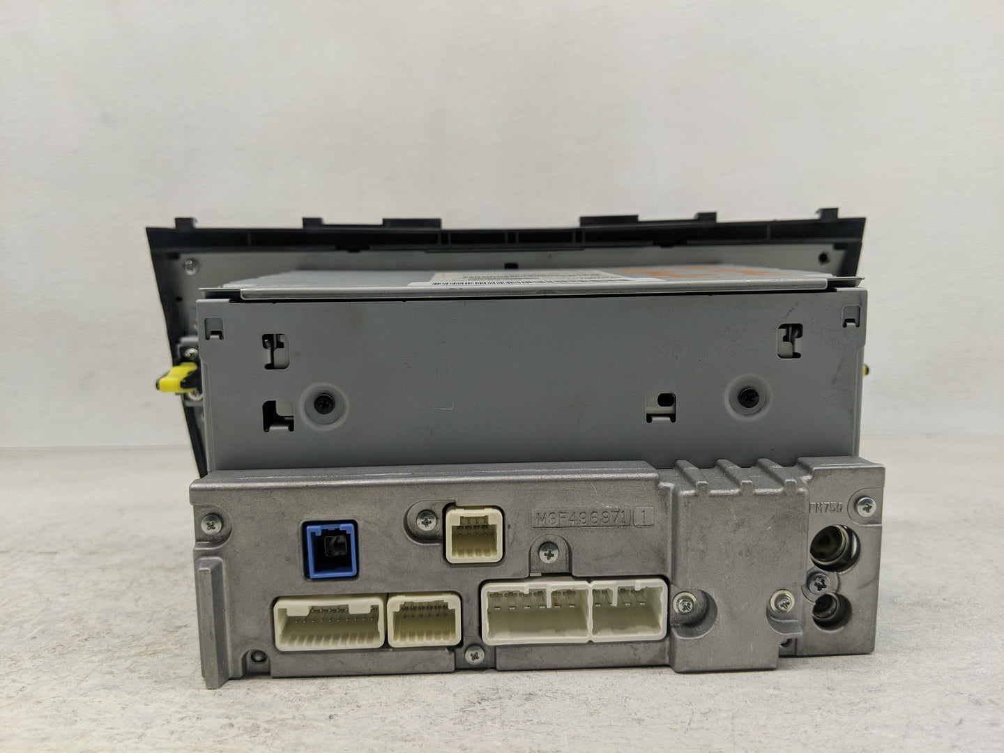 2010-2011 Toyota Camry Radio AM FM Cd Player Receiver Replacement P/N:86120-06700 Fits Fits 2010 2011 OEM Used Auto Parts - 