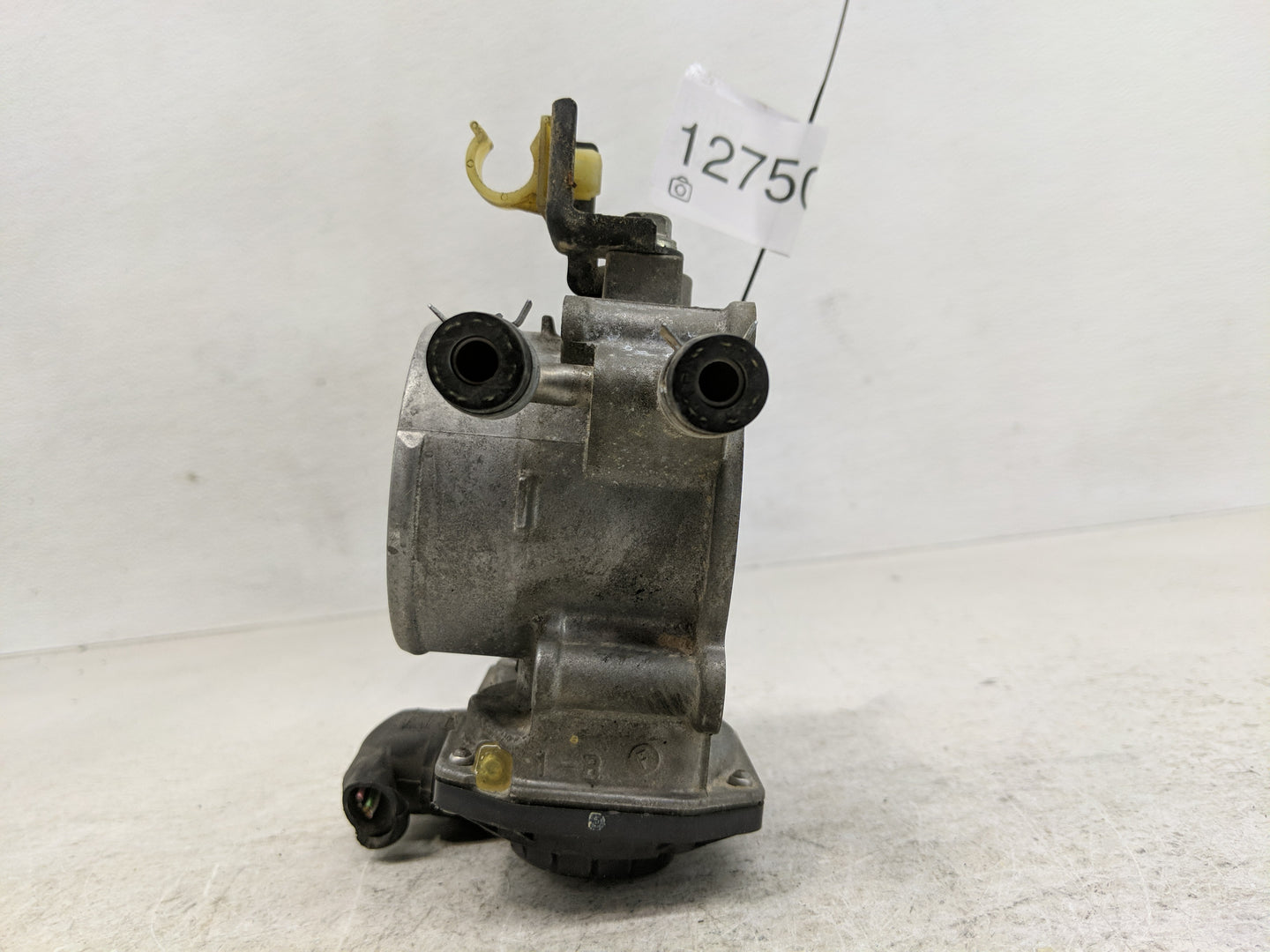 2010-2017 Toyota Camry Throttle Body Fits Fits 2009 2010 2011 2012 2013 2014 2015 2016 2017 2018 2019 OEM Used Auto Parts - 