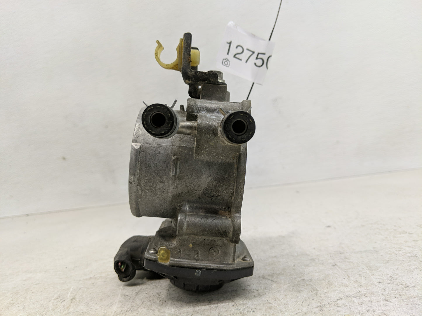 2010-2017 Toyota Camry Throttle Body Fits Fits 2009 2010 2011 2012 2013 2014 2015 2016 2017 2018 2019 OEM Used Auto Parts - 