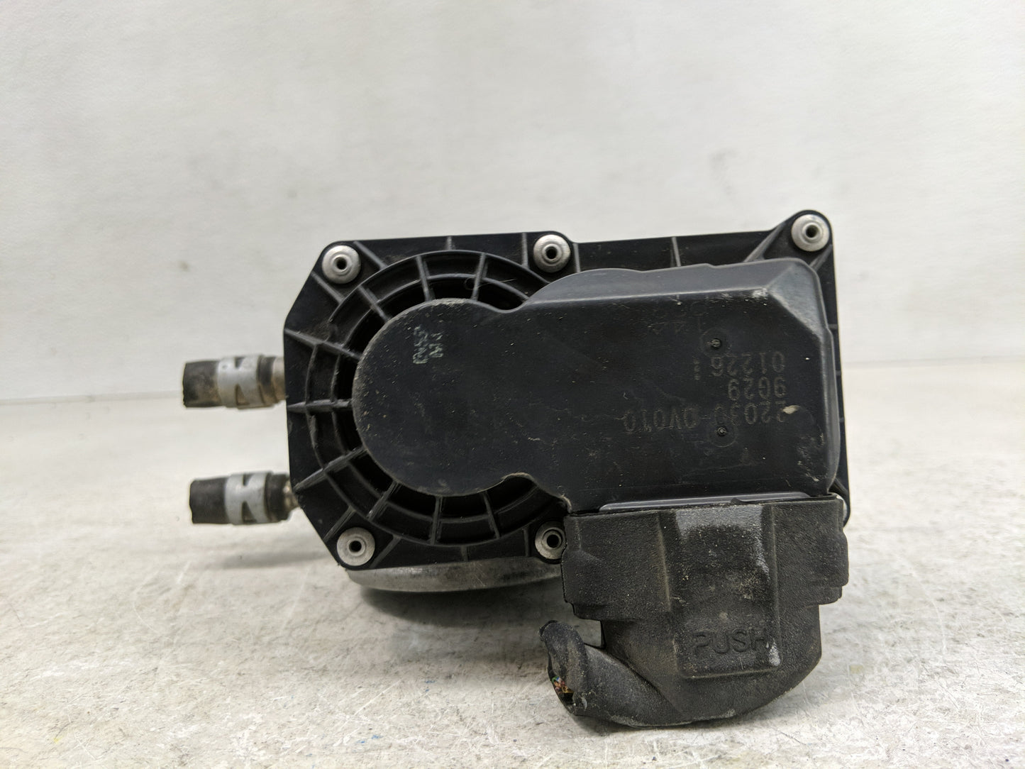 2010-2017 Toyota Camry Throttle Body Fits Fits 2009 2010 2011 2012 2013 2014 2015 2016 2017 2018 2019 OEM Used Auto Parts - 