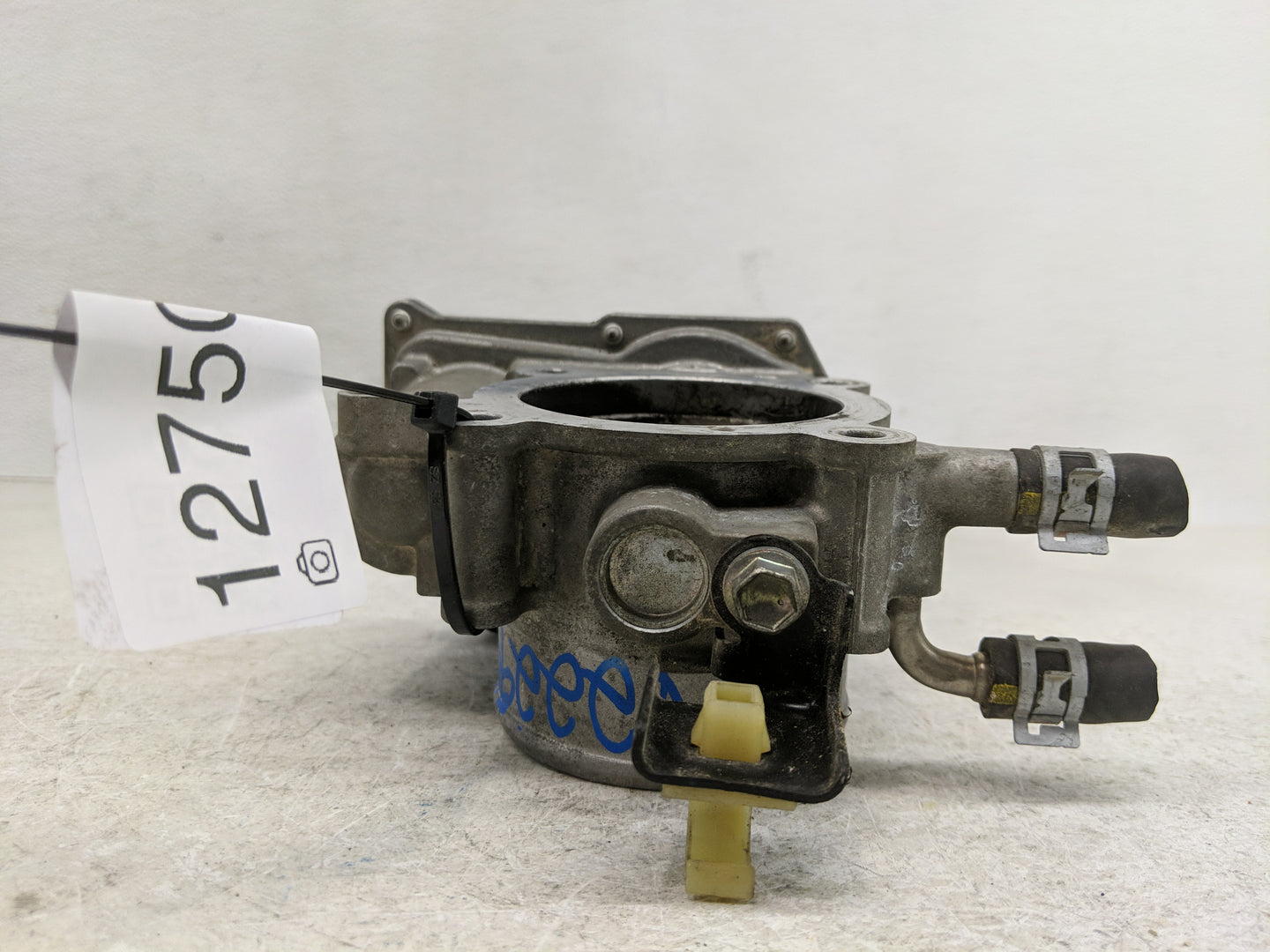 2010-2017 Toyota Camry Throttle Body Fits Fits 2009 2010 2011 2012 2013 2014 2015 2016 2017 2018 2019 OEM Used Auto Parts - 