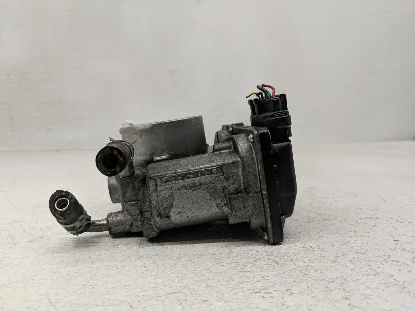 2007-2011 Toyota Camry Throttle Body Fits Fits 2006 2007 2008 2009 2010 2011 2012 2013 2014 2015 OEM Used Auto Parts - Oemus