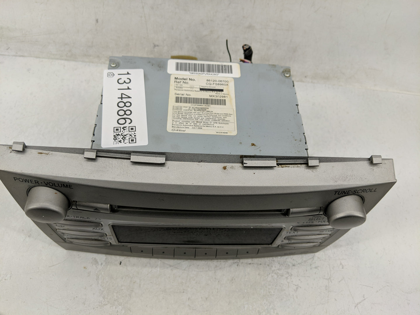 2010-2011 Toyota Camry Radio AM FM Cd Player Receiver Replacement P/N:86120-06700 Fits Fits 2010 2011 OEM Used Auto Parts - 