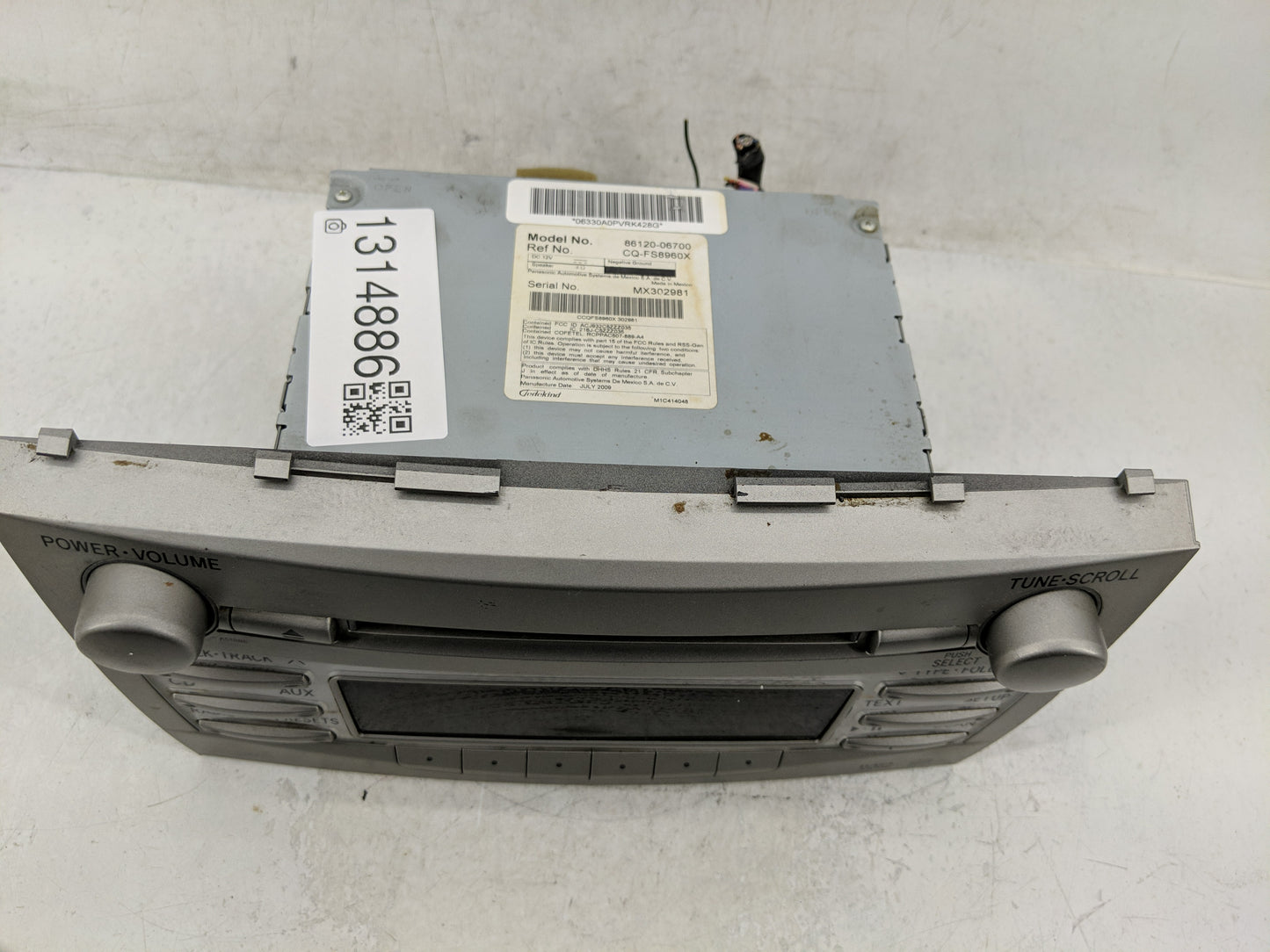 2010-2011 Toyota Camry Radio AM FM Cd Player Receiver Replacement P/N:86120-06700 Fits Fits 2010 2011 OEM Used Auto Parts - 