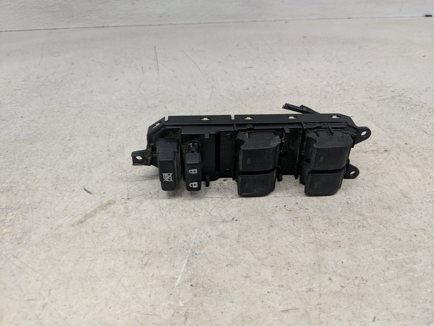 2010-2011 Toyota Camry Master Power Window Switch Replacement Driver Side Left P/N:84820-02190 Fits OEM Used Auto Parts - Oe