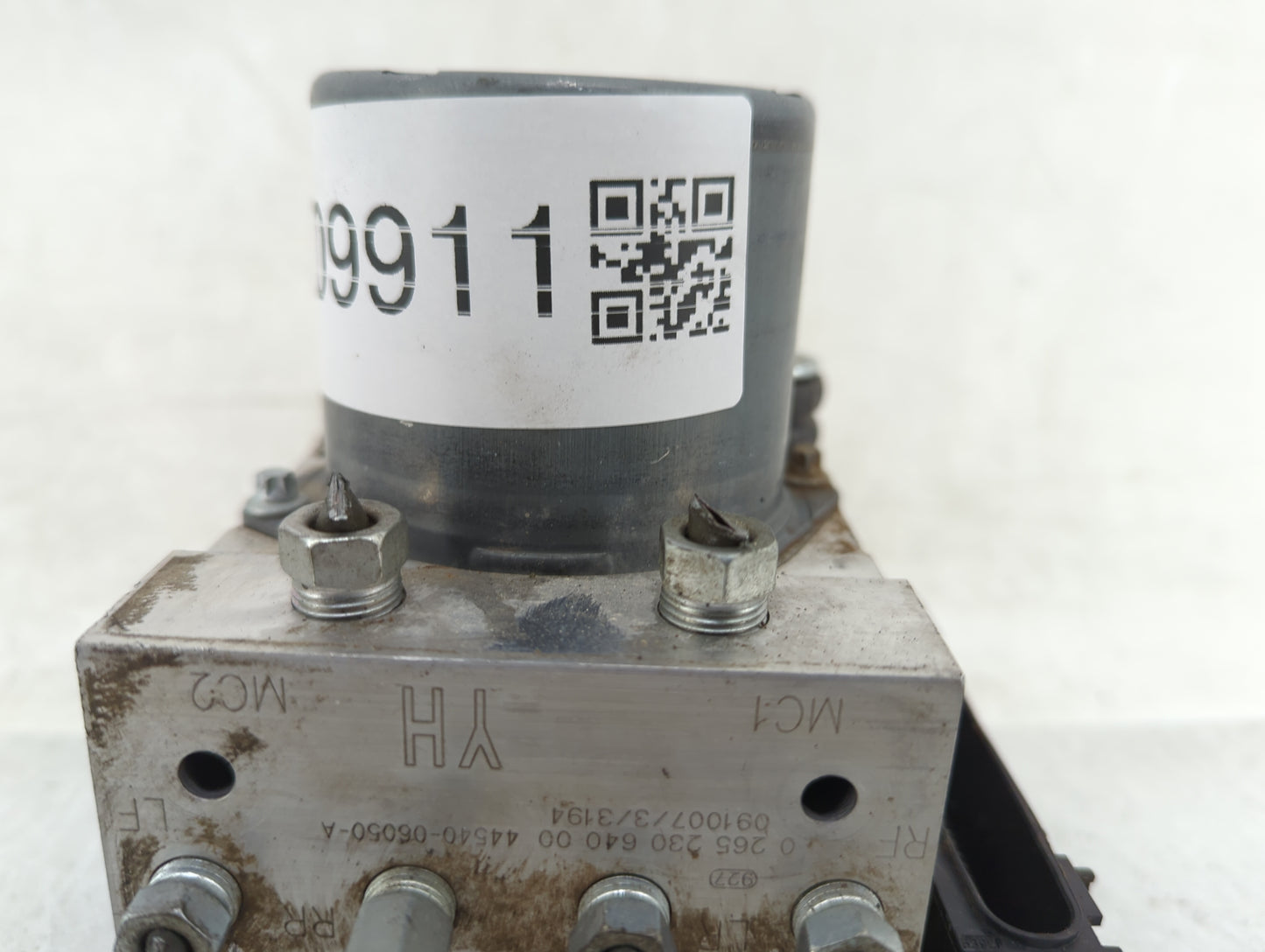 2010-2011 Toyota Camry ABS Pump Control Module Replacement P/N:0 265 951 196 Fits Fits 2010 2011 OEM Used Auto Parts - Oemus