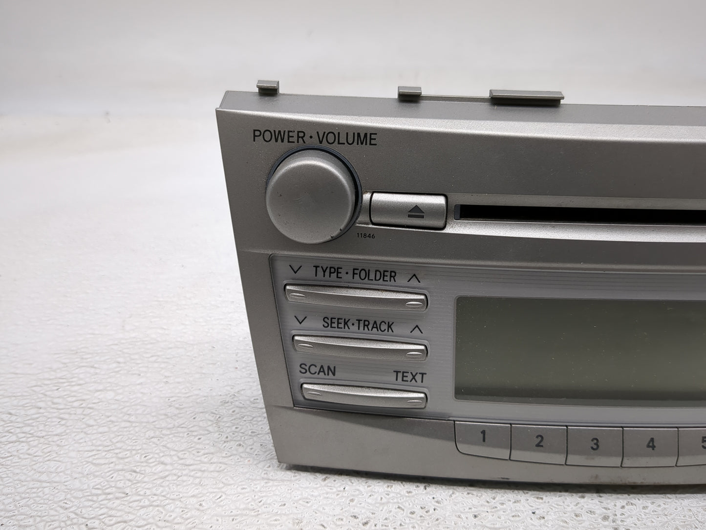 2010-2011 Toyota Camry Radio AM FM Cd Player Receiver Replacement P/N:86120-06480 Fits Fits 2010 2011 OEM Used Auto Parts - 