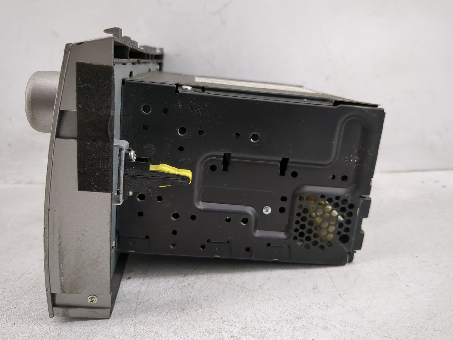 2010-2011 Toyota Camry Radio AM FM Cd Player Receiver Replacement P/N:86120-06480 Fits Fits 2010 2011 OEM Used Auto Parts - 