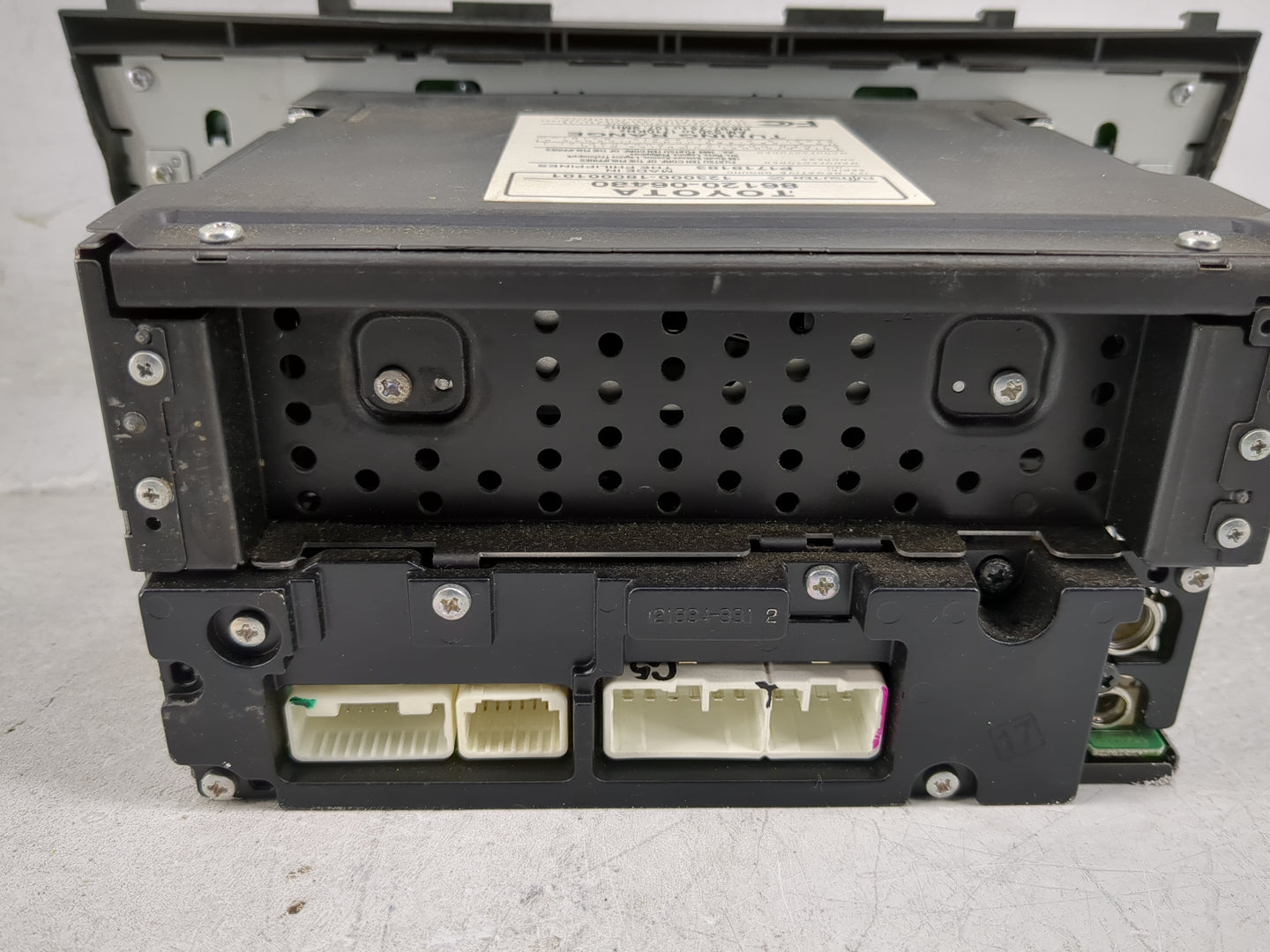 2010-2011 Toyota Camry Radio AM FM Cd Player Receiver Replacement P/N:86120-06480 Fits Fits 2010 2011 OEM Used Auto Parts - 