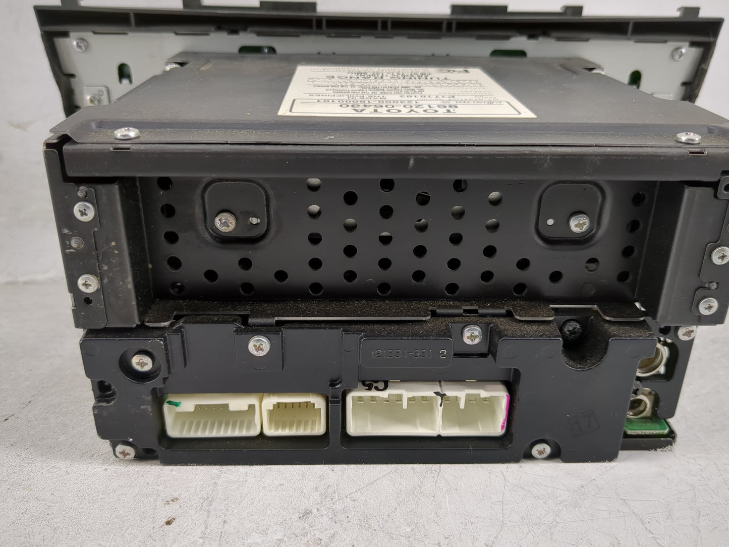 2010-2011 Toyota Camry Radio AM FM Cd Player Receiver Replacement P/N:86120-06480 Fits Fits 2010 2011 OEM Used Auto Parts - 