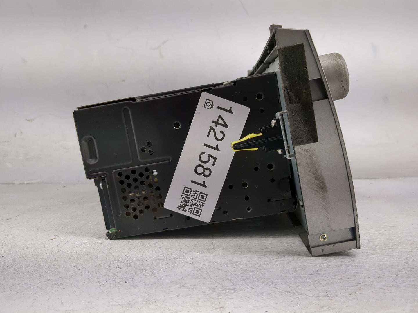 2010-2011 Toyota Camry Radio AM FM Cd Player Receiver Replacement P/N:86120-06480 Fits Fits 2010 2011 OEM Used Auto Parts - 
