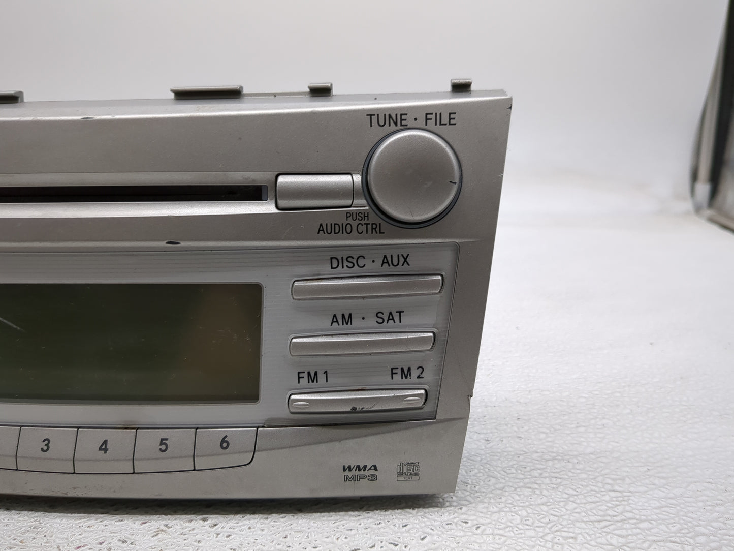 2010-2011 Toyota Camry Radio AM FM Cd Player Receiver Replacement P/N:86120-06480 Fits Fits 2010 2011 OEM Used Auto Parts - 