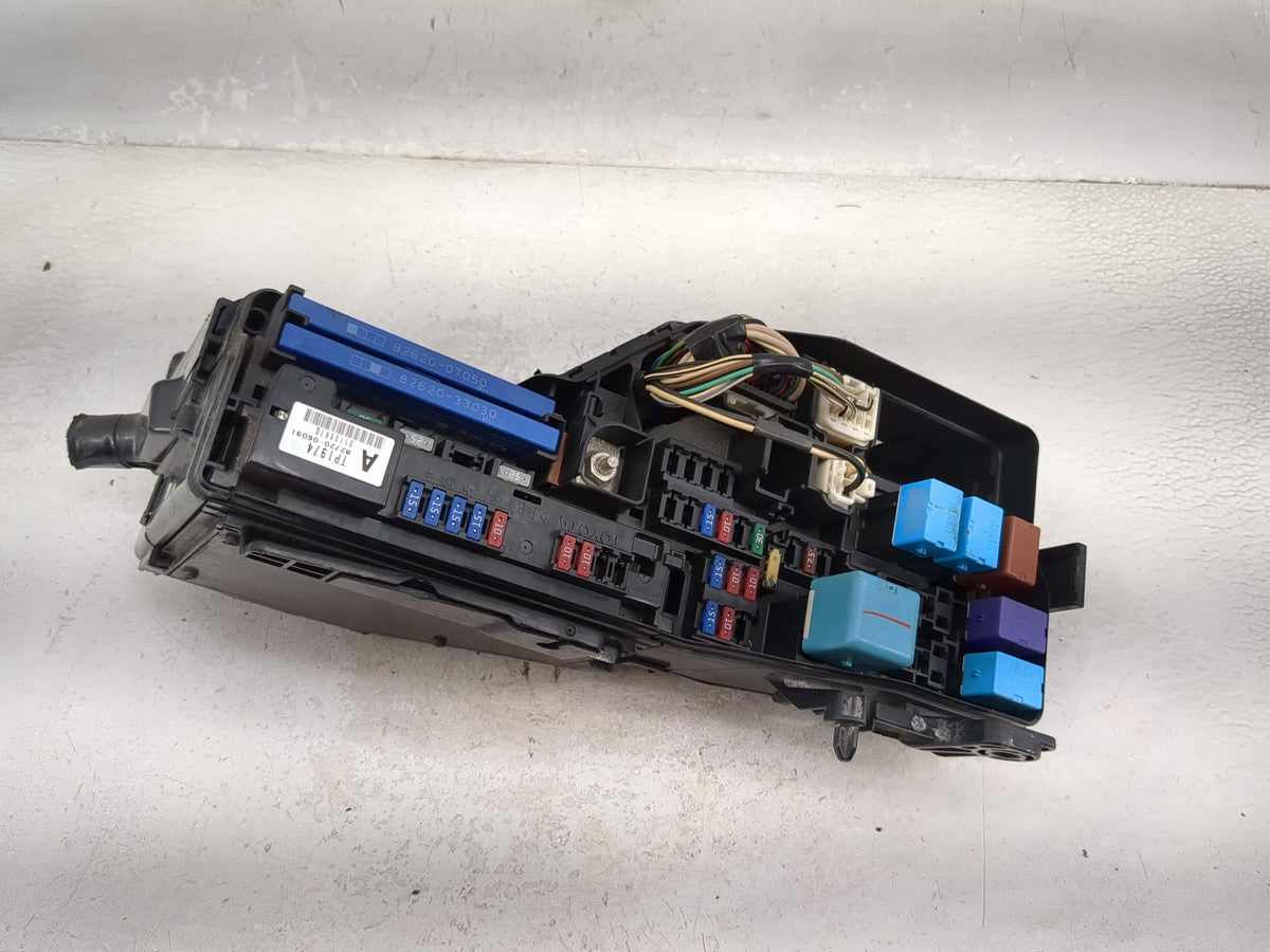 2010-2011 Toyota Camry Fusebox Fuse Box Panel Relay Module P/N:82620-07050 82620-33030, 82662-33180 Fits Fits 2010 2011 OEM 