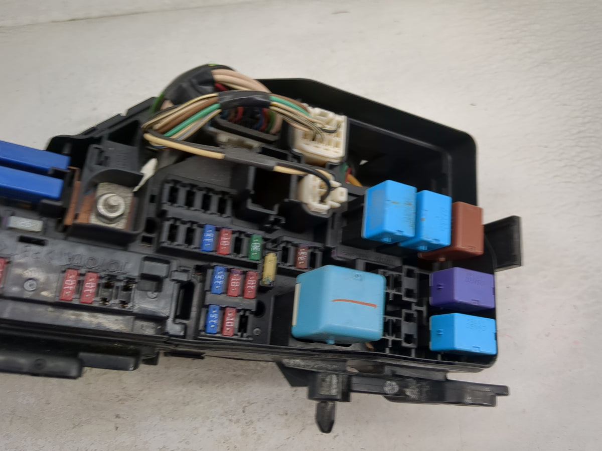 2010-2011 Toyota Camry Fusebox Fuse Box Panel Relay Module P/N:82620-07050 82620-33030, 82662-33180 Fits Fits 2010 2011 OEM 