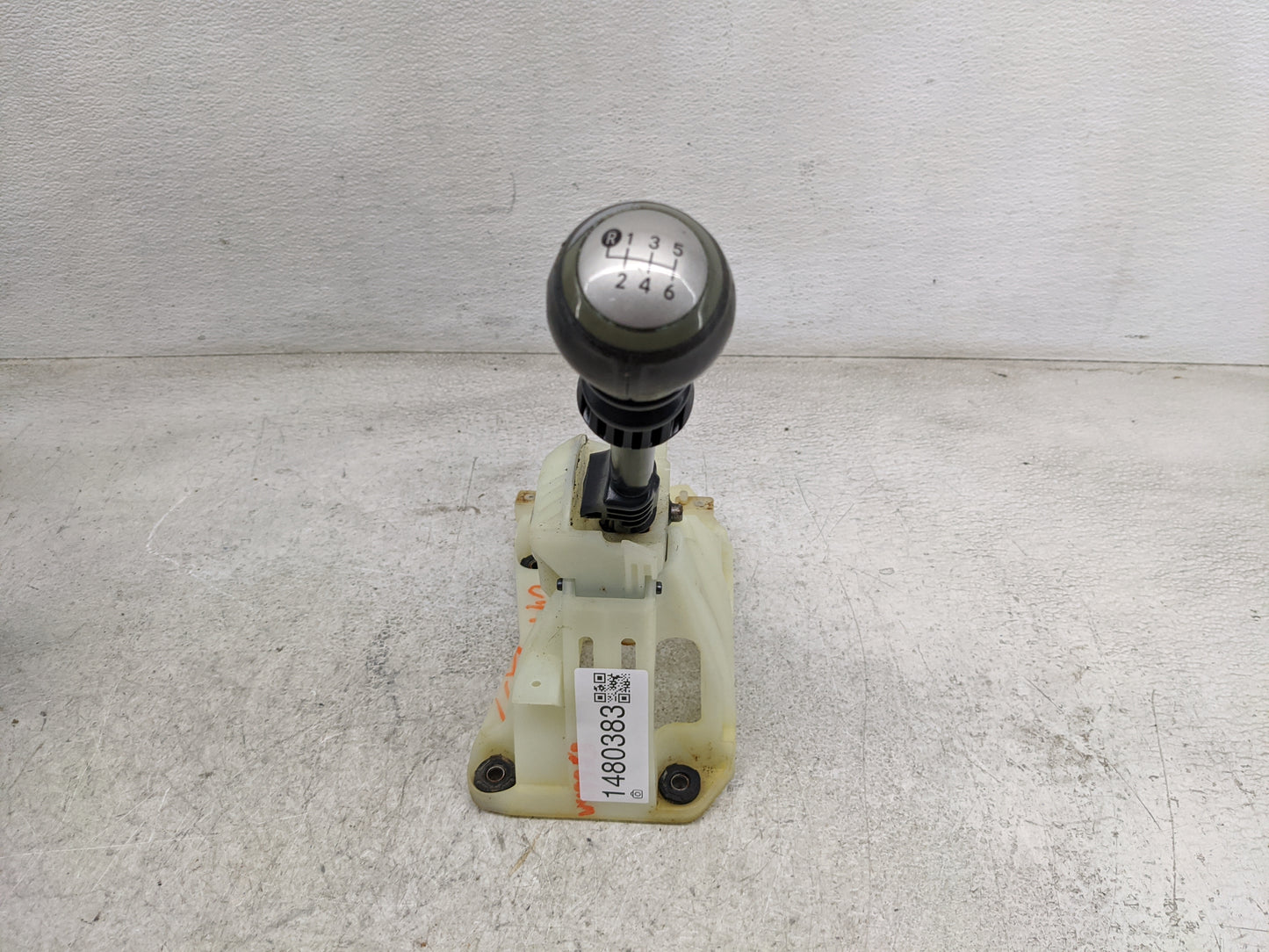 2010 Toyota Camry Floor Console Assembly Shifter 1480383 - Oemusedautoparts1.com