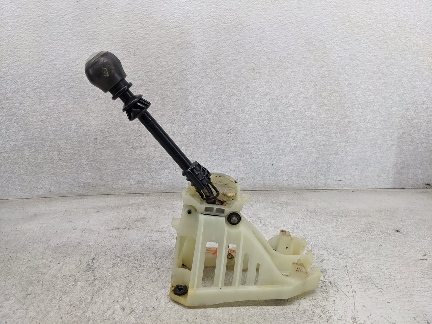 2010 Toyota Camry Floor Console Assembly Shifter 1480383 - Oemusedautoparts1.com