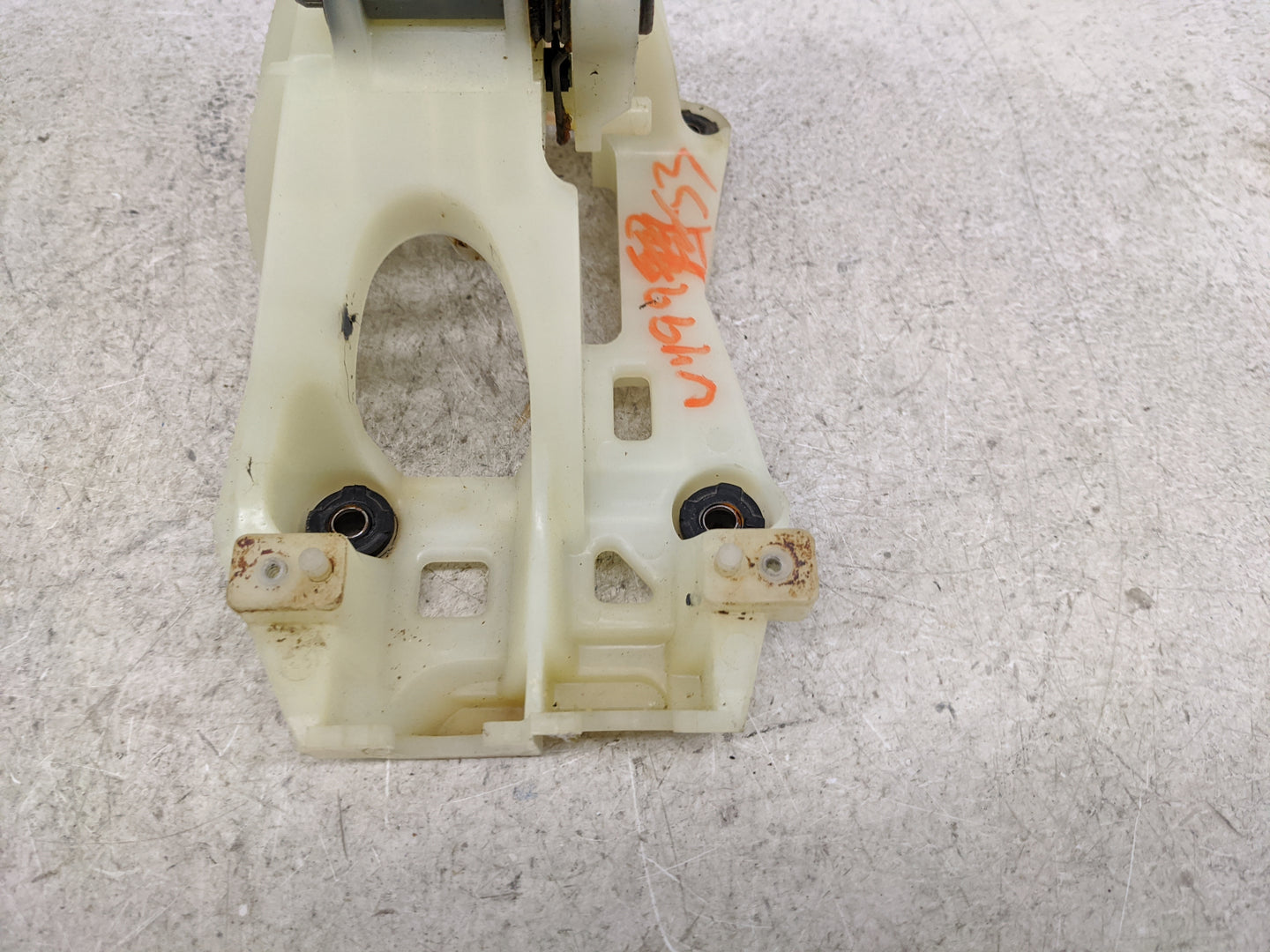 2010 Toyota Camry Floor Console Assembly Shifter 1480383 - Oemusedautoparts1.com