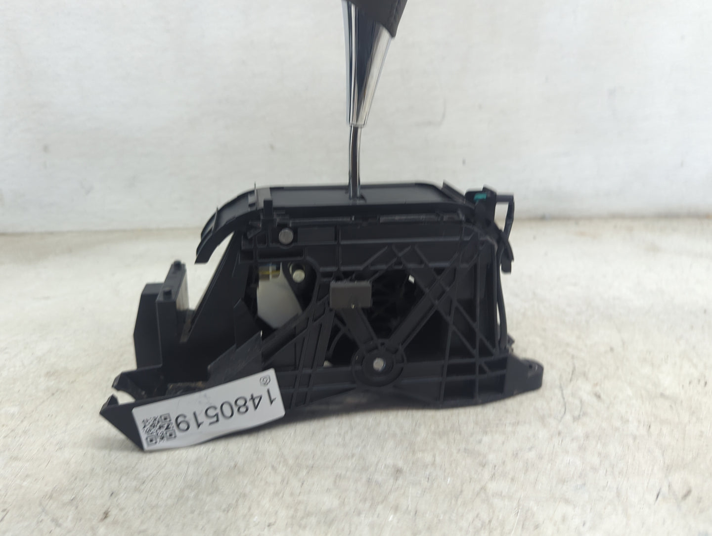 2010 Toyota Camry Floor Console Assembly Shifter - Oemusedautoparts1.com