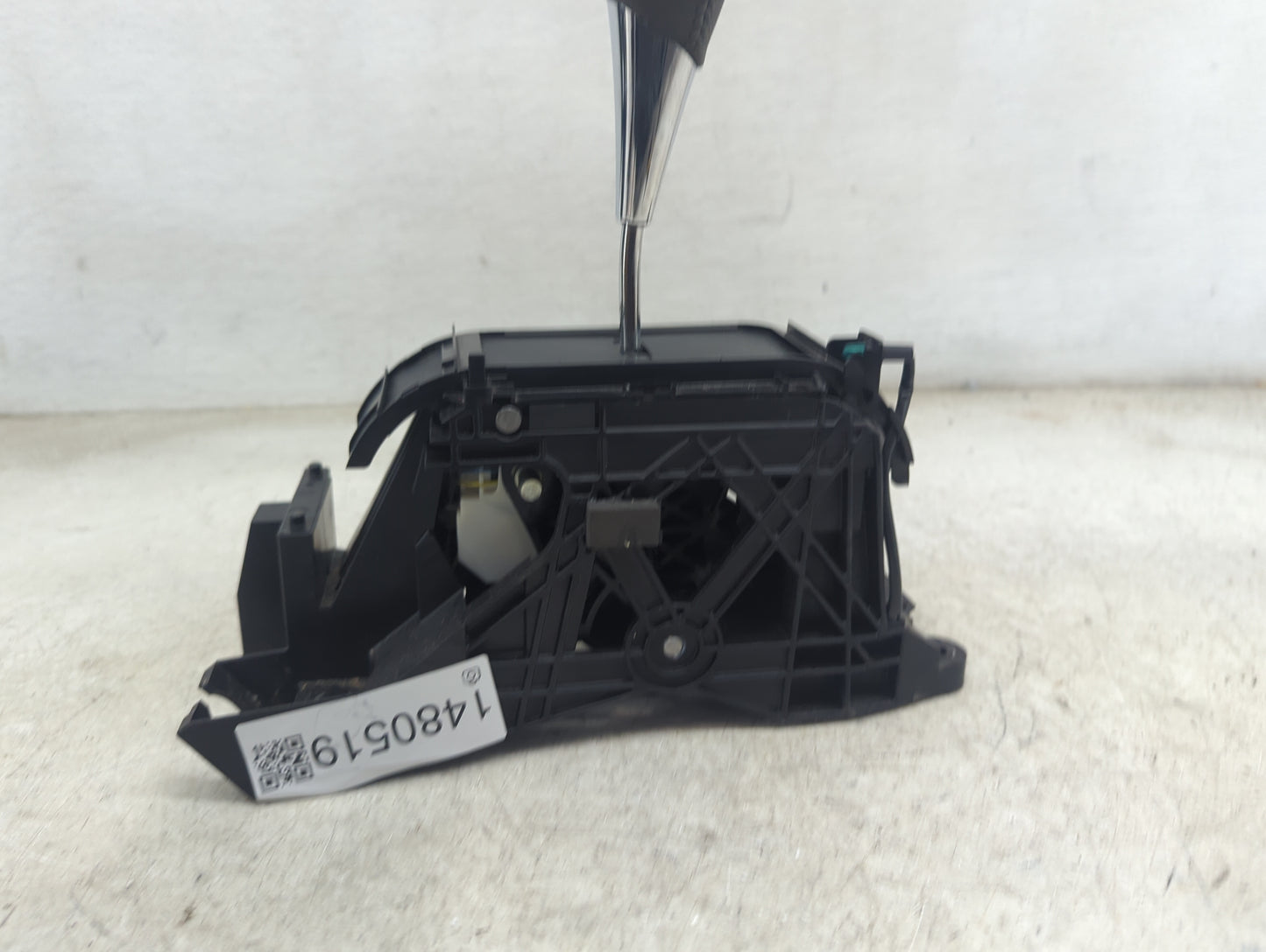 2010 Toyota Camry Floor Console Assembly Shifter - Oemusedautoparts1.com