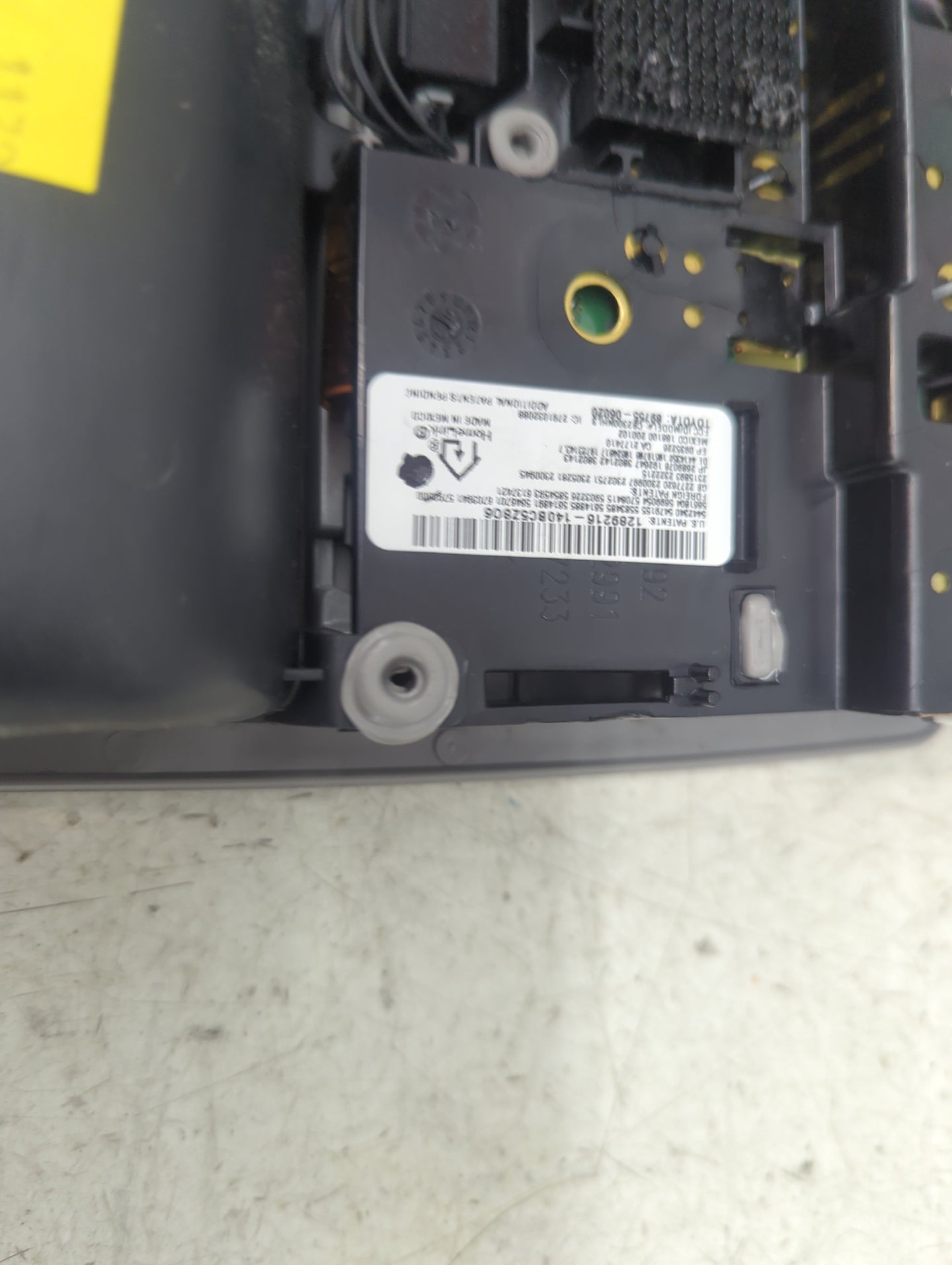 2010-2011 Toyota Camry Overhead Console W/rear Climate Control Gray - Oemusedautoparts1.com