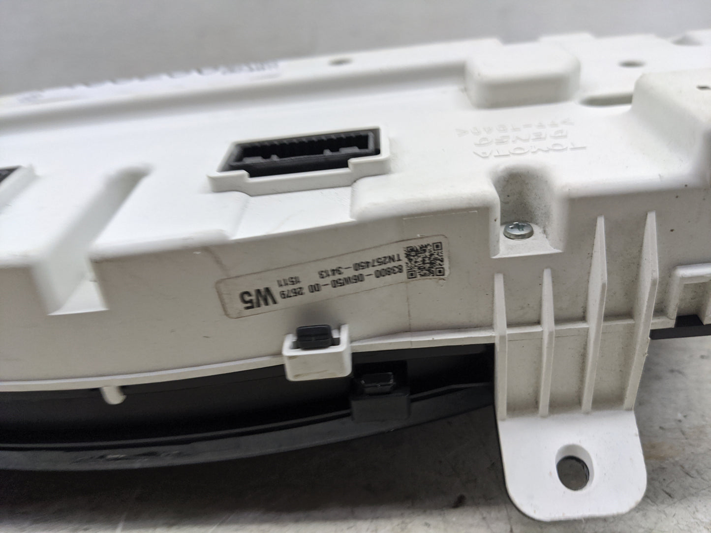 2010-2011 Toyota Camry Instrument Cluster Speedometer Gauges P/N:83800-06W50 TN257450-3413 Miles: Fits Fits 2010 2011 OEM Us