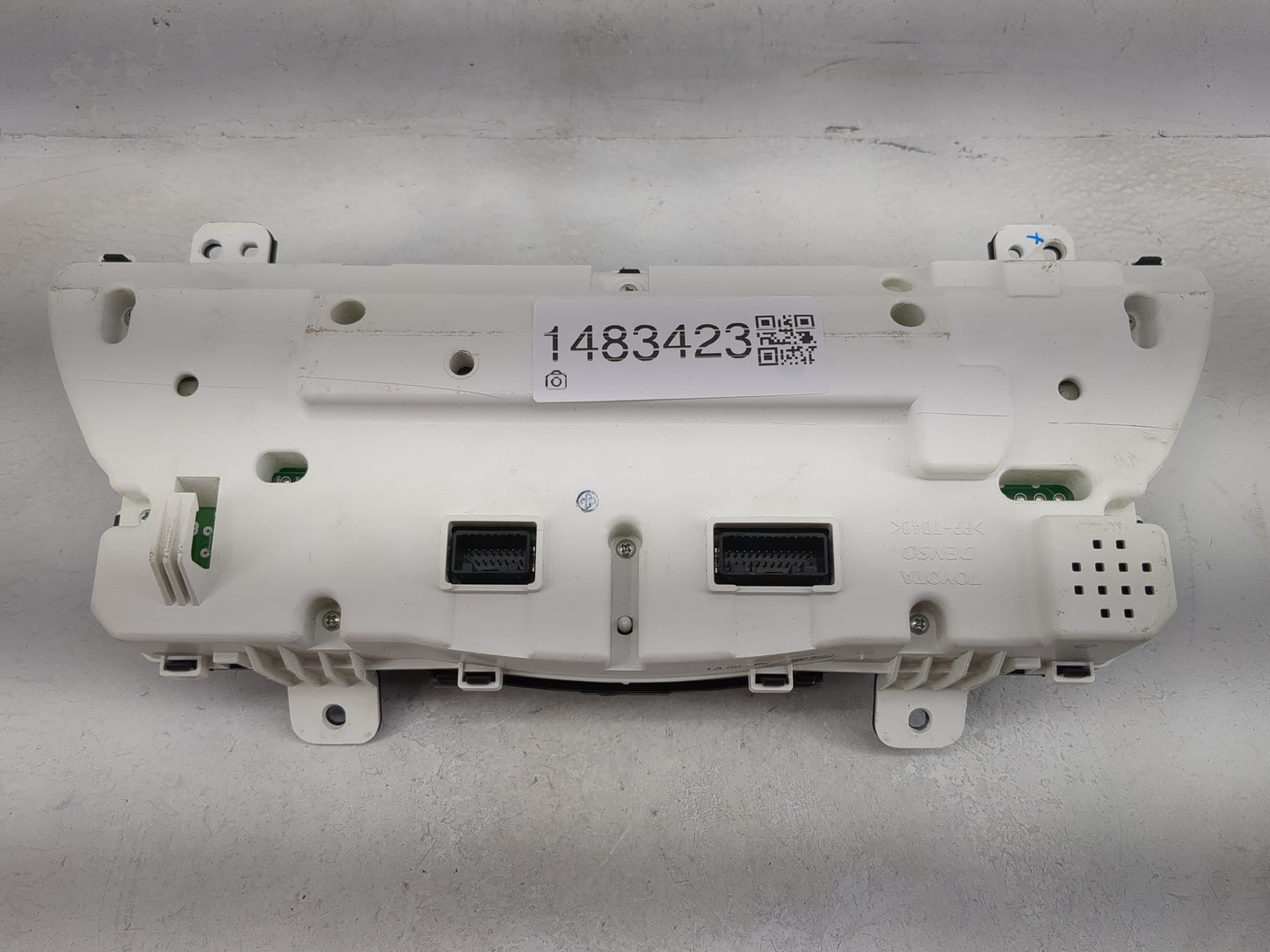 2010-2011 Toyota Camry Instrument Cluster Speedometer Gauges P/N:83800-06V10-00 TN257450-3433 Miles: Fits Fits 2010 2011 OEM