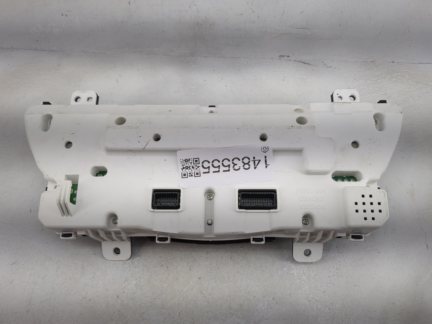 2010-2011 Toyota Camry Instrument Cluster Speedometer Gauges P/N:83800-06V10-00 TN257450-3433 Miles: Fits Fits 2010 2011 OEM