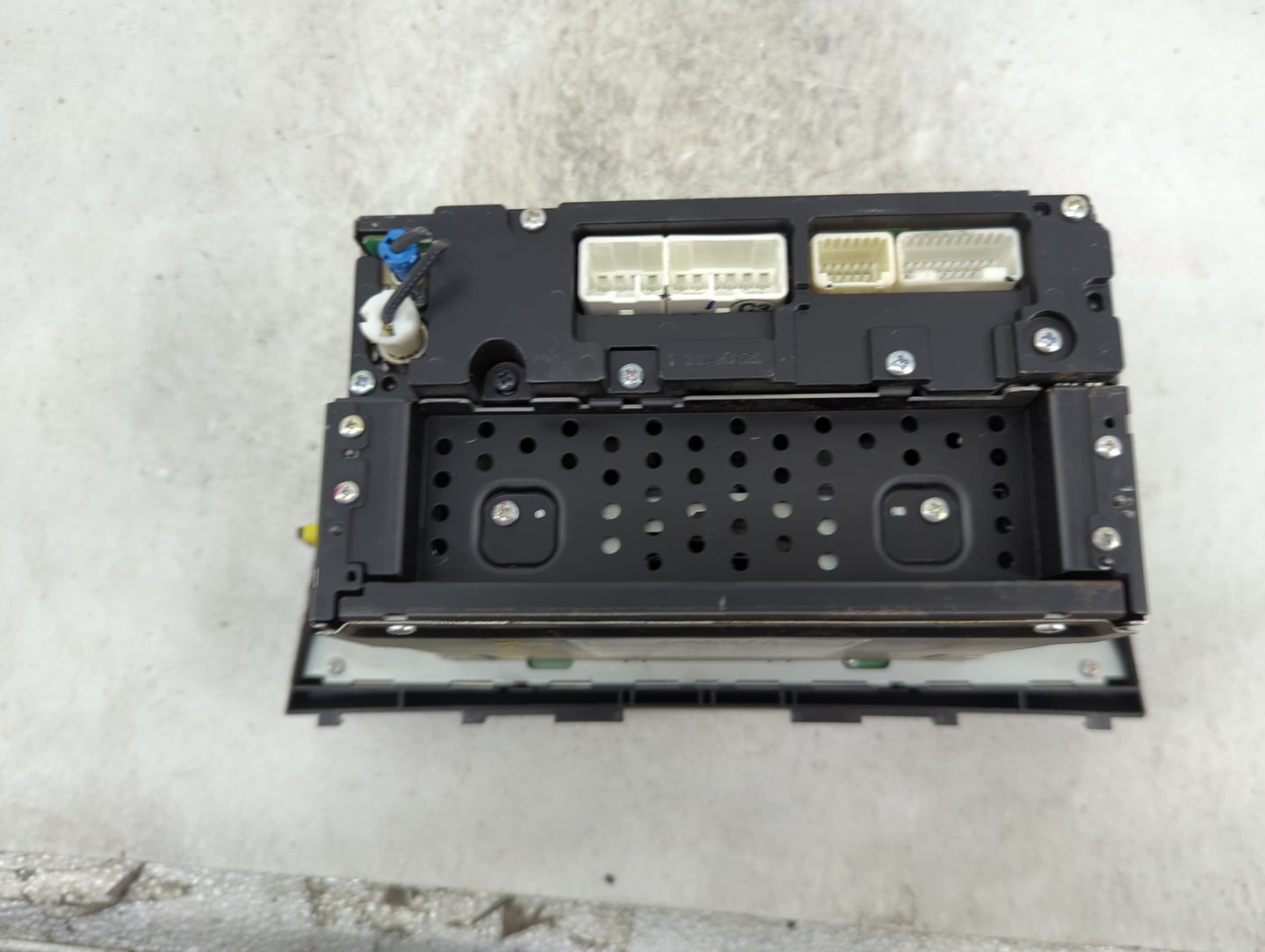2010-2011 Toyota Camry Radio AM FM Cd Player Receiver Replacement P/N:86120-06181 11846, 121862-196 Fits Fits 2010 2011 OEM 