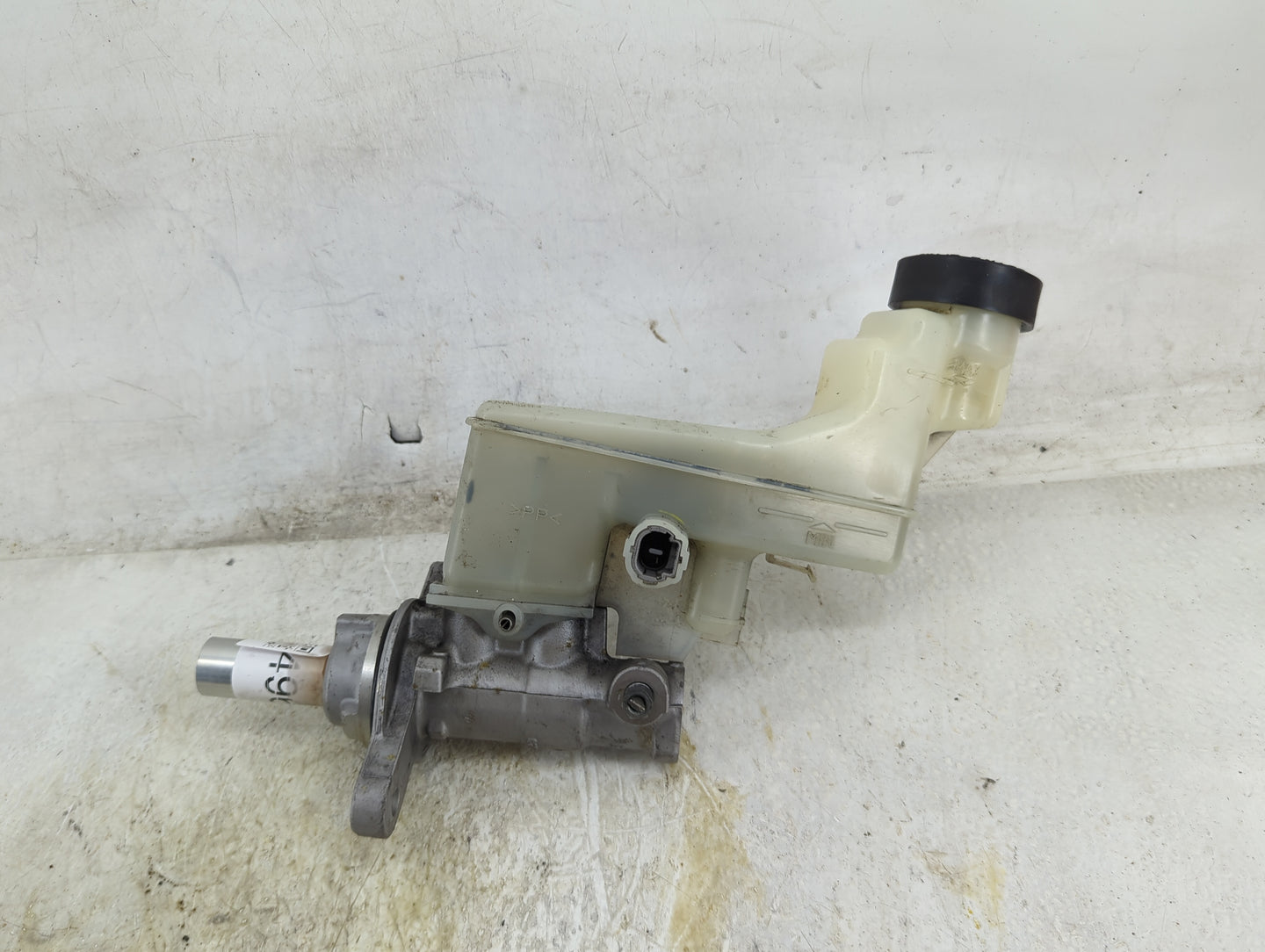 2007-2011 Toyota Camry Brake Master Cylinder 1496745 - Oemusedautoparts1.com