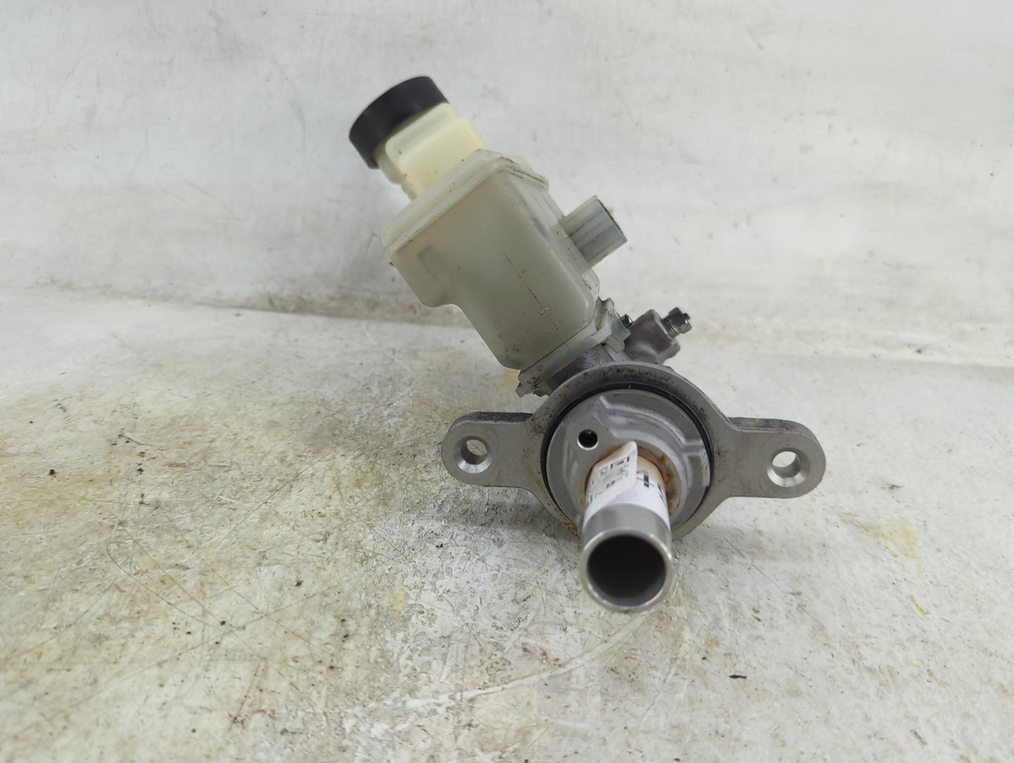 2007-2011 Toyota Camry Brake Master Cylinder 1496745 - Oemusedautoparts1.com