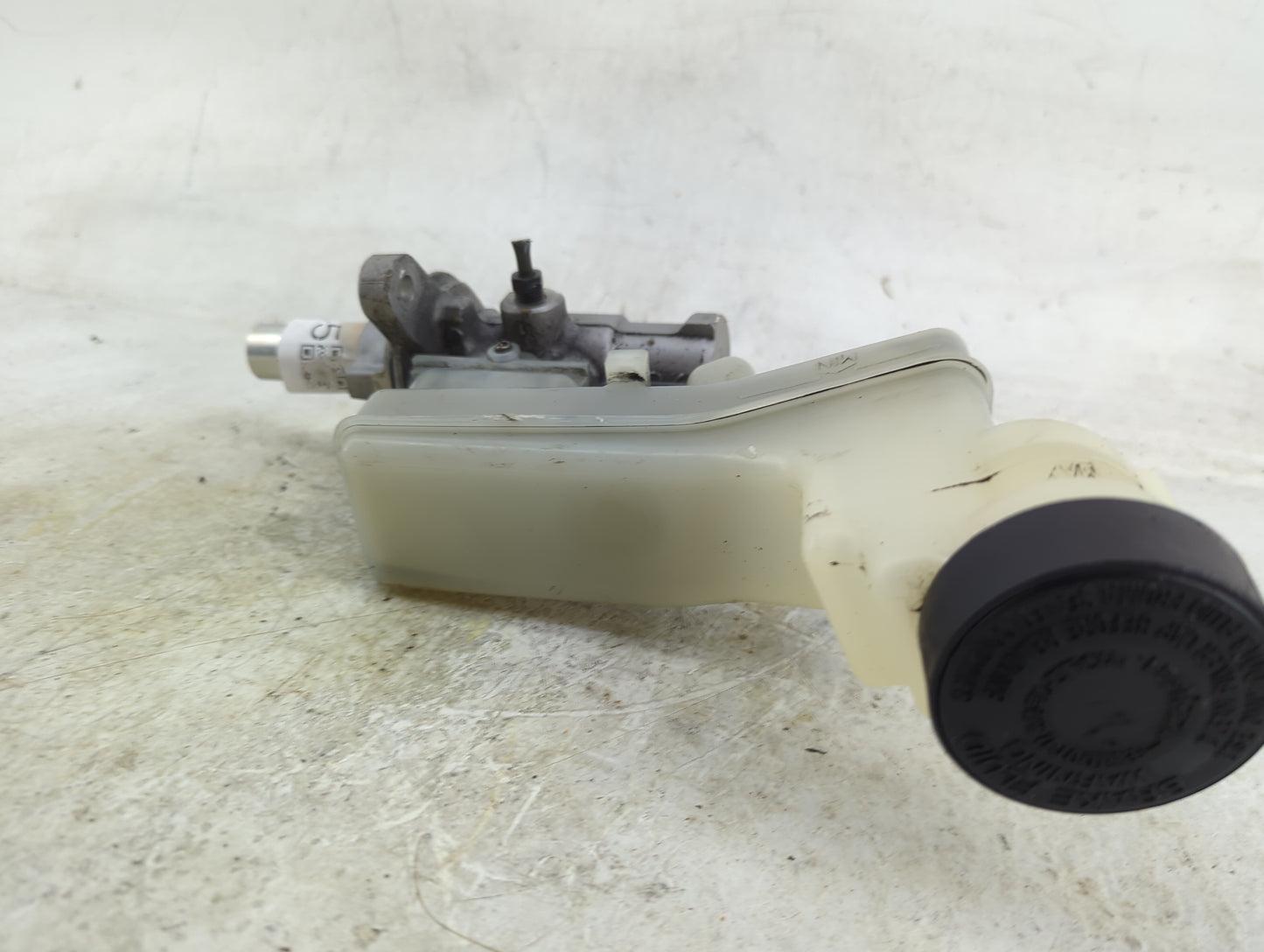 2007-2011 Toyota Camry Brake Master Cylinder 1496745 - Oemusedautoparts1.com