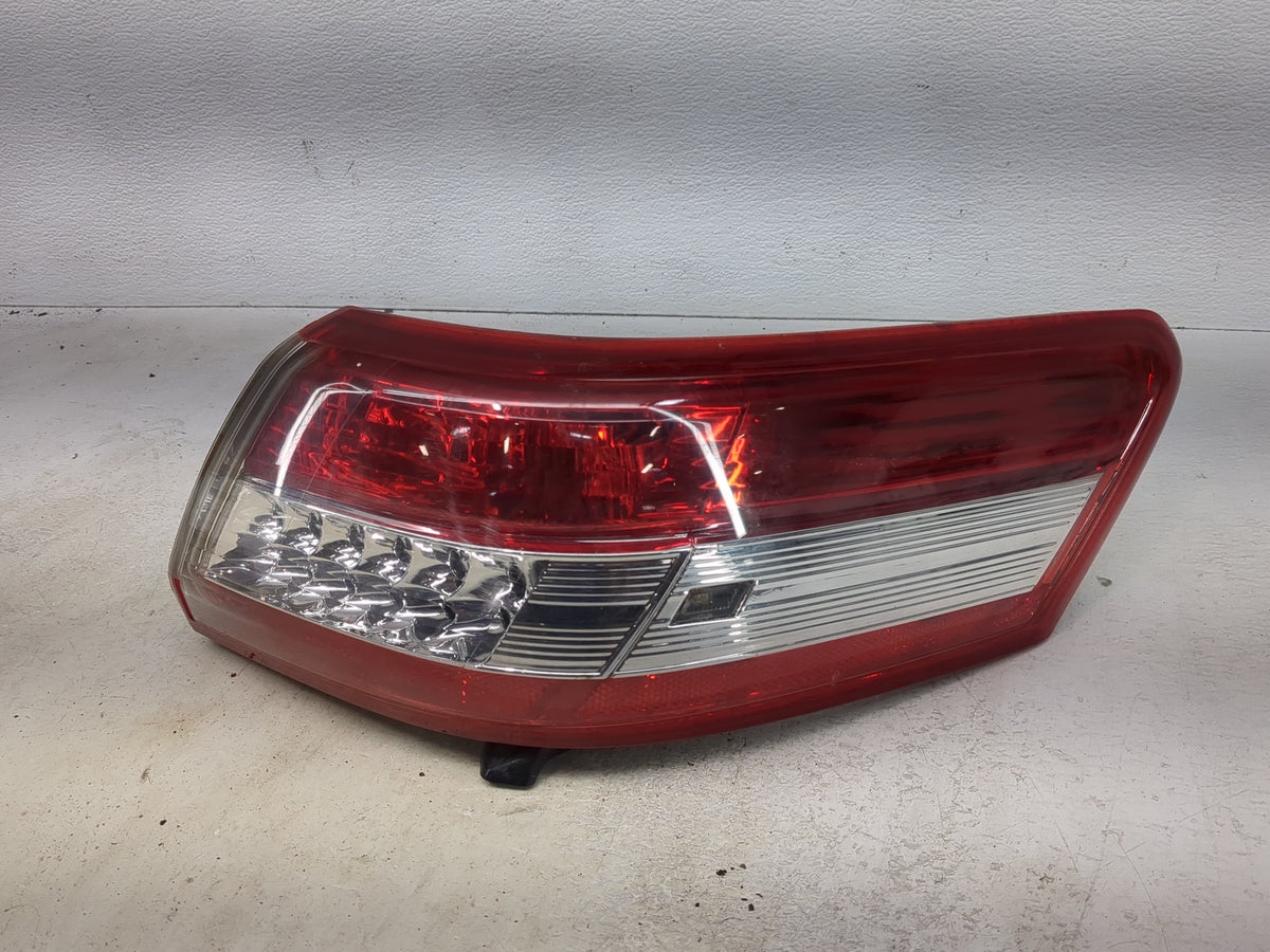 2010-2011 Toyota Camry Tail Light Assembly Passenger Right OEM P/N:11-6329-00-1A Fits Fits 2010 2011 OEM Used Auto Parts - O