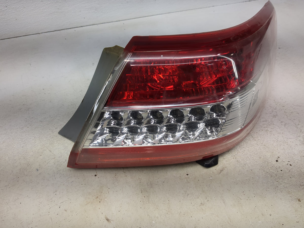 2010-2011 Toyota Camry Tail Light Assembly Passenger Right OEM P/N:11-6329-00-1A Fits Fits 2010 2011 OEM Used Auto Parts - O