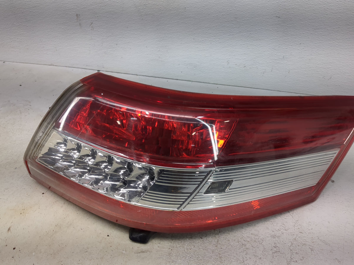 2010-2011 Toyota Camry Tail Light Assembly Passenger Right OEM P/N:11-6329-00-1A Fits Fits 2010 2011 OEM Used Auto Parts - O