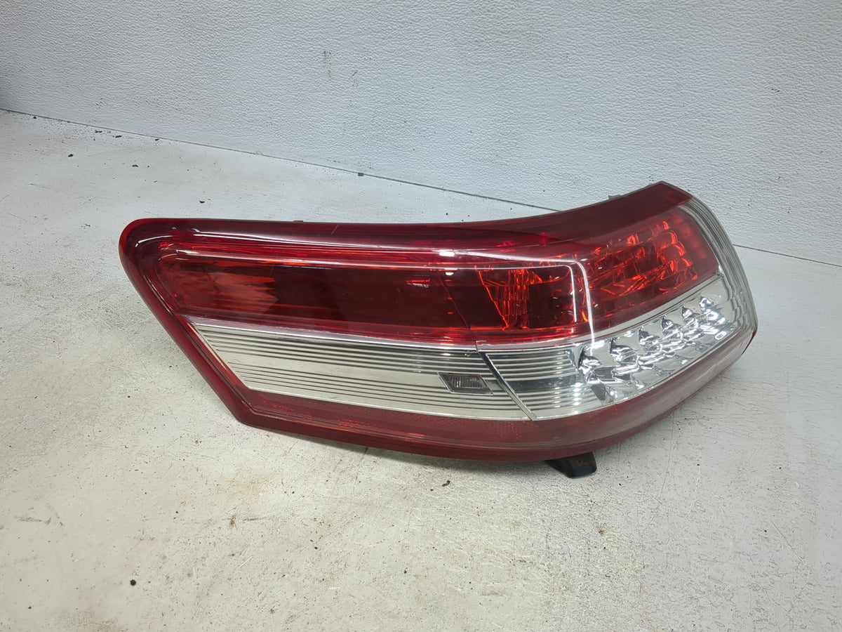 2010-2011 Toyota Camry Tail Light Assembly Driver Left OEM P/N:SAE AIP2 3 S 3 T 07 DOT NAL 06-144 Fits Fits 2010 2011 OEM Us