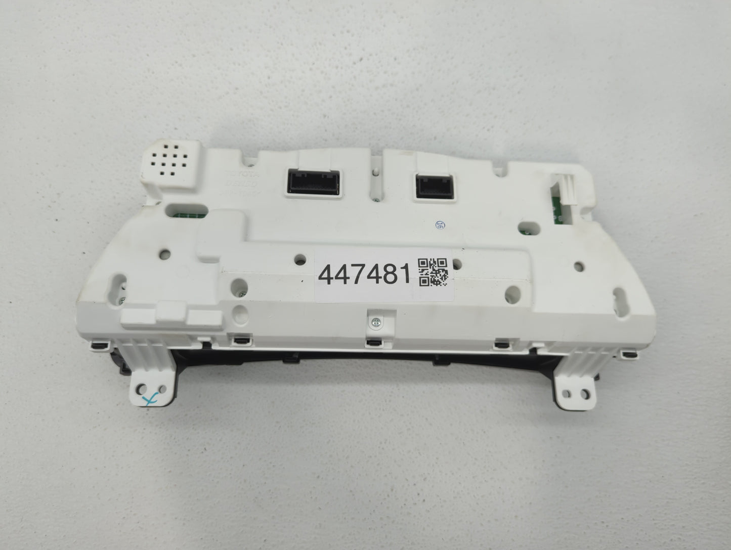 2010-2011 Toyota Camry Instrument Cluster Speedometer Gauges P/N:83800-06V10-00 83800-06V20 Fits Fits 2010 2011 OEM Used Aut