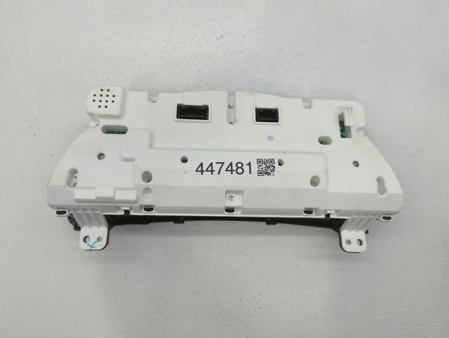 2010-2011 Toyota Camry Instrument Cluster Speedometer Gauges P/N:83800-06V10-00 83800-06V20 Fits Fits 2010 2011 OEM Used Aut