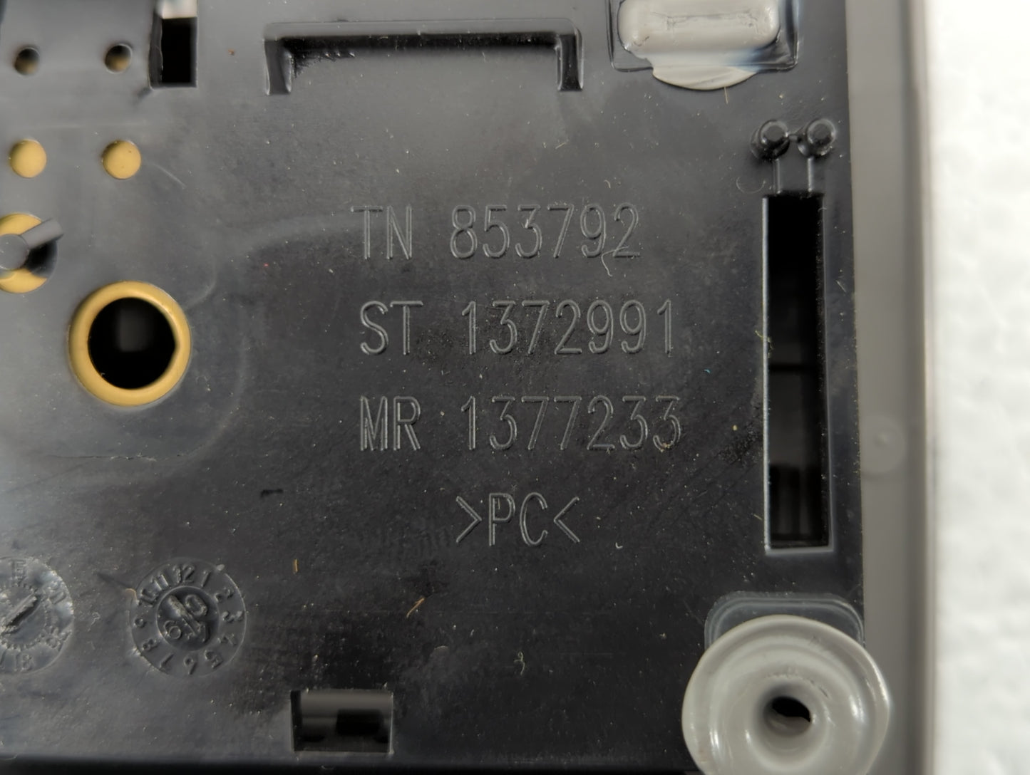 2010 Toyota Camry Overhead Roof Console - Oemusedautoparts1.com