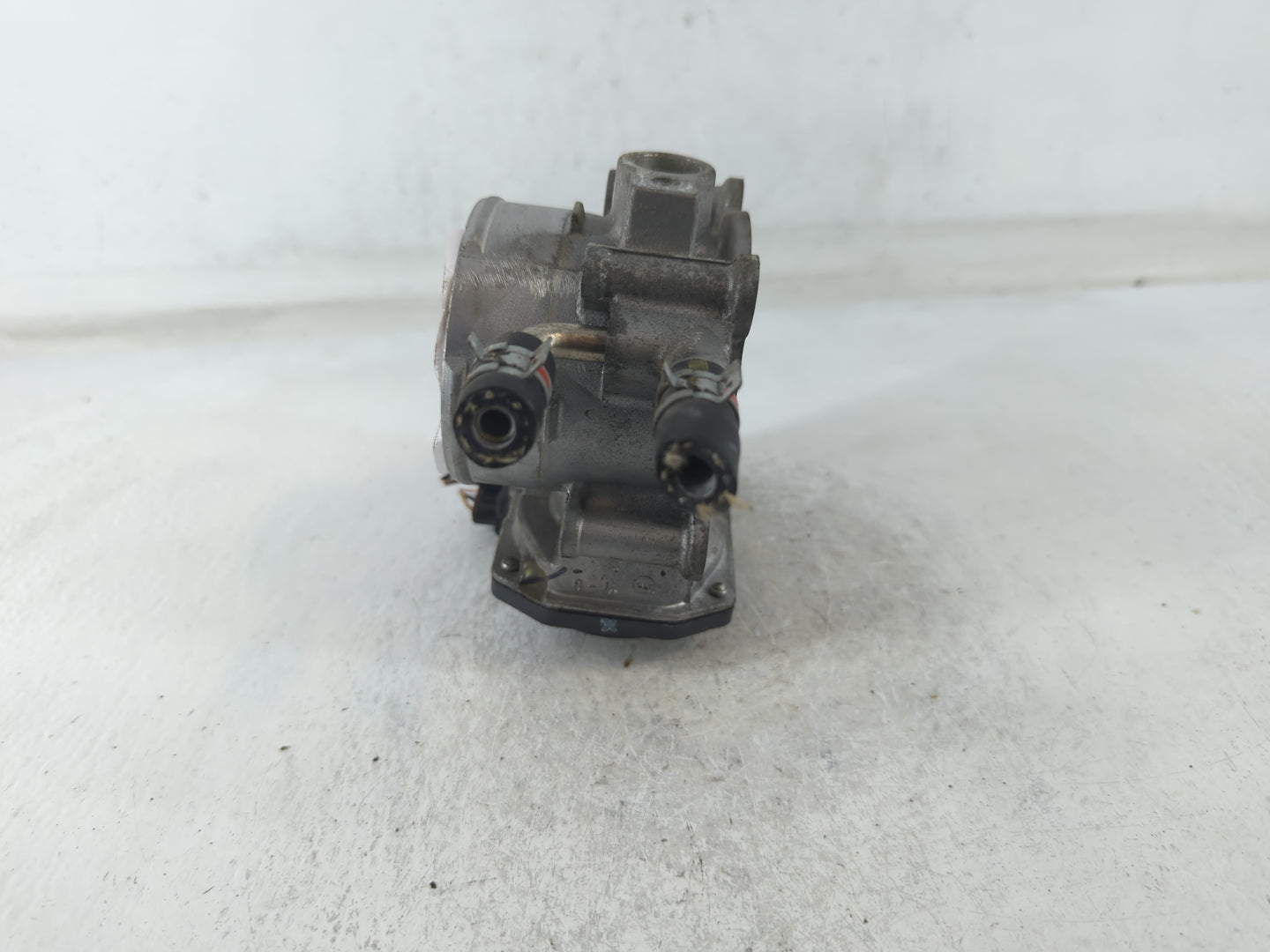 2010-2017 Toyota Camry Throttle Body P/N:22030-0V010 Fits Fits 2009 2010 2011 2012 2013 2014 2015 2016 2017 2018 2019 OEM Us
