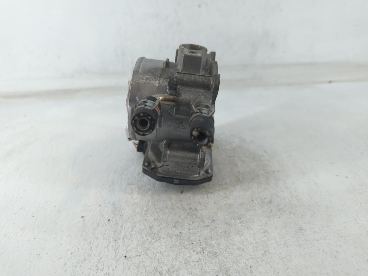 2010-2017 Toyota Camry Throttle Body P/N:22030-0V010 Fits Fits 2009 2010 2011 2012 2013 2014 2015 2016 2017 2018 2019 OEM Us