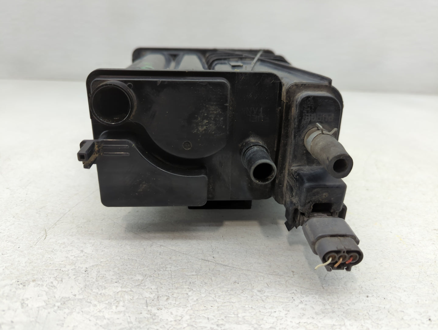 2010 Toyota Camry Fuel Vapor Charcoal Canister - Oemusedautoparts1.com
