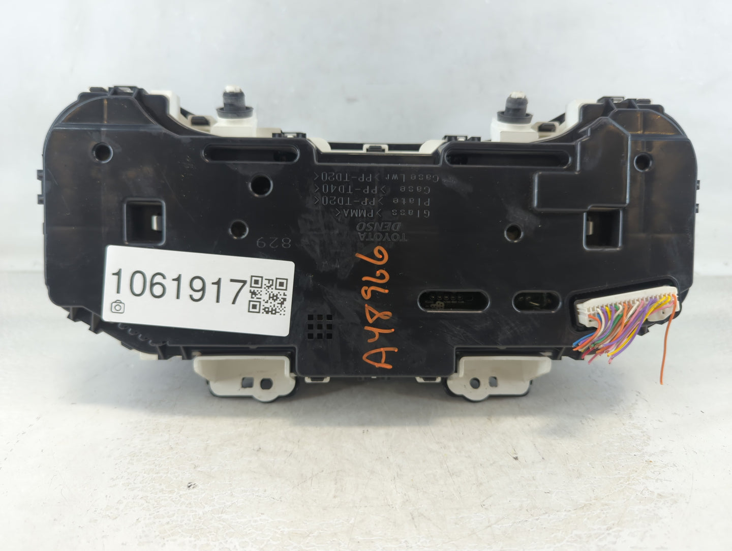 2009-2010 Toyota Corolla Instrument Cluster Speedometer Gauges P/N:157550-1470 83800-12N41 Fits Fits 2009 2010 OEM Used Auto