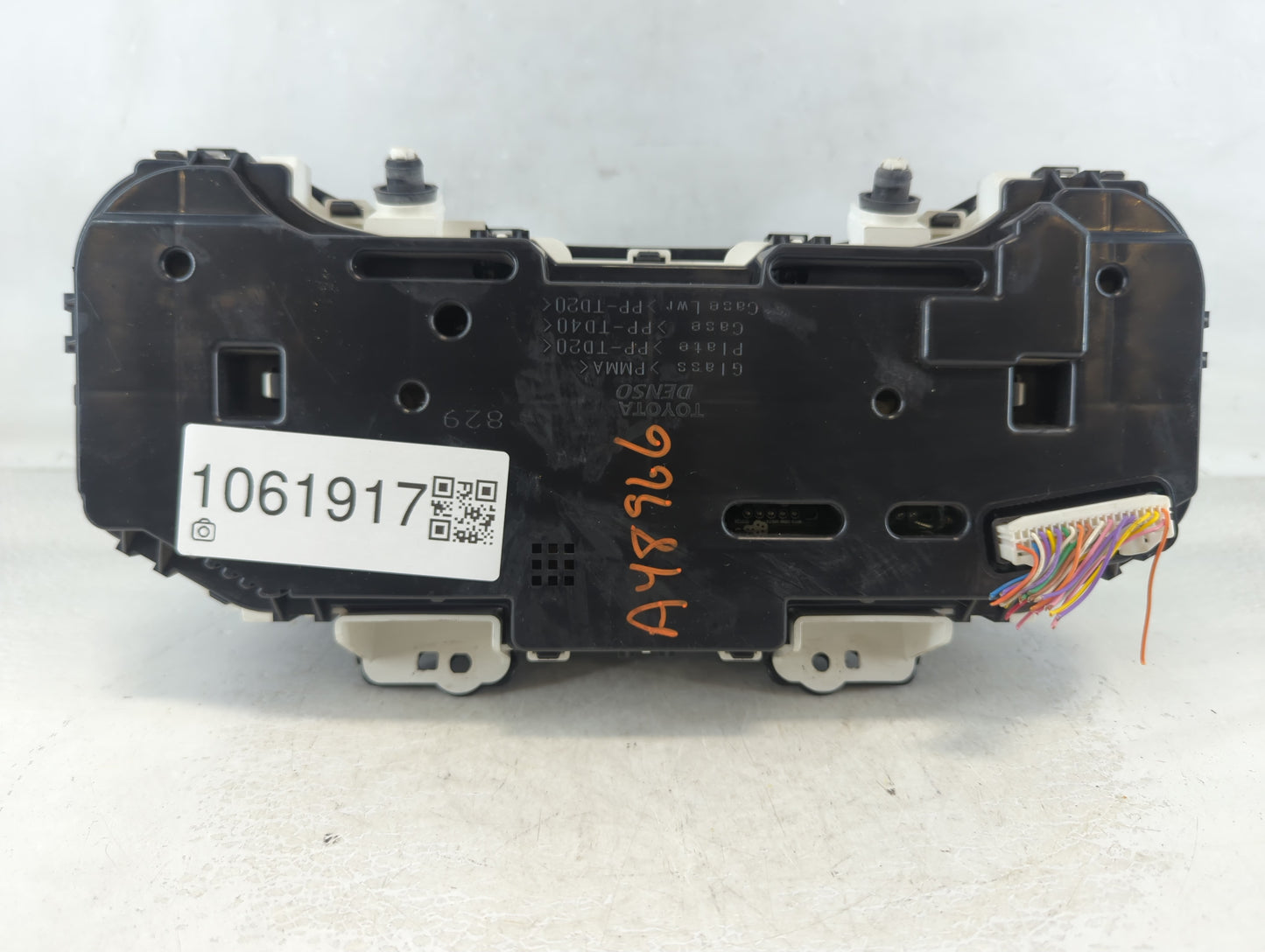 2009-2010 Toyota Corolla Instrument Cluster Speedometer Gauges P/N:157550-1470 83800-12N41 Fits Fits 2009 2010 OEM Used Auto
