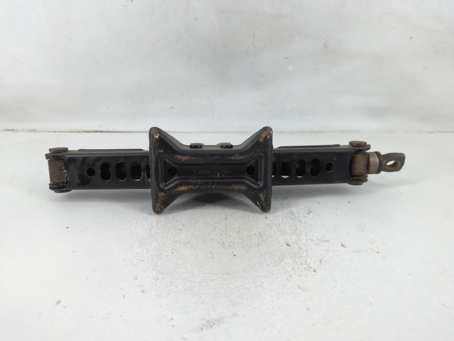 2010 Toyota Corolla Spare Scissor Car Jack 1123379 - Oemusedautoparts1.com