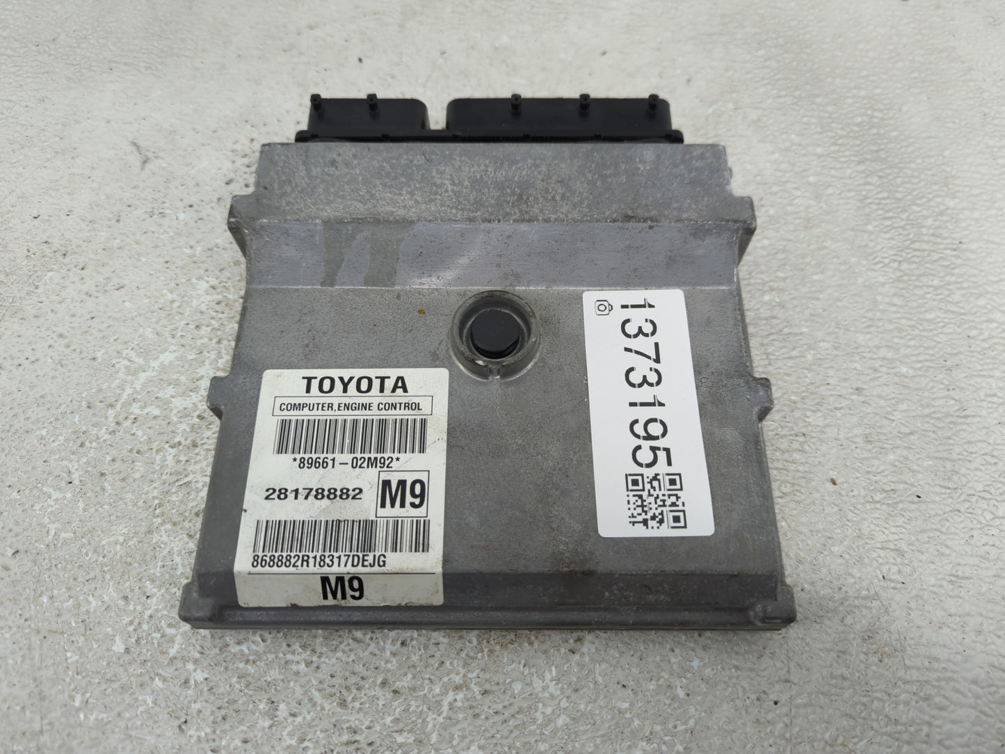 2009-2010 Toyota Corolla PCM Engine Control Computer ECU ECM PCU OEM P/N:89661-02M92 Fits Fits 2009 2010 OEM Used Auto Parts