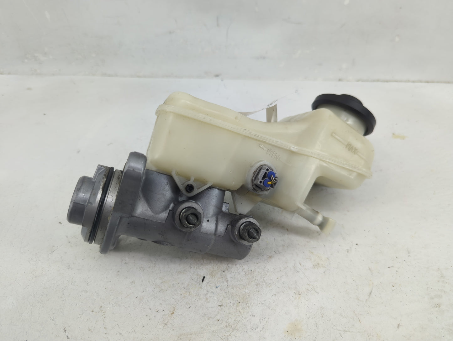 2010-2013 Toyota Corolla Brake Master Cylinder 1376952 - Oemusedautoparts1.com