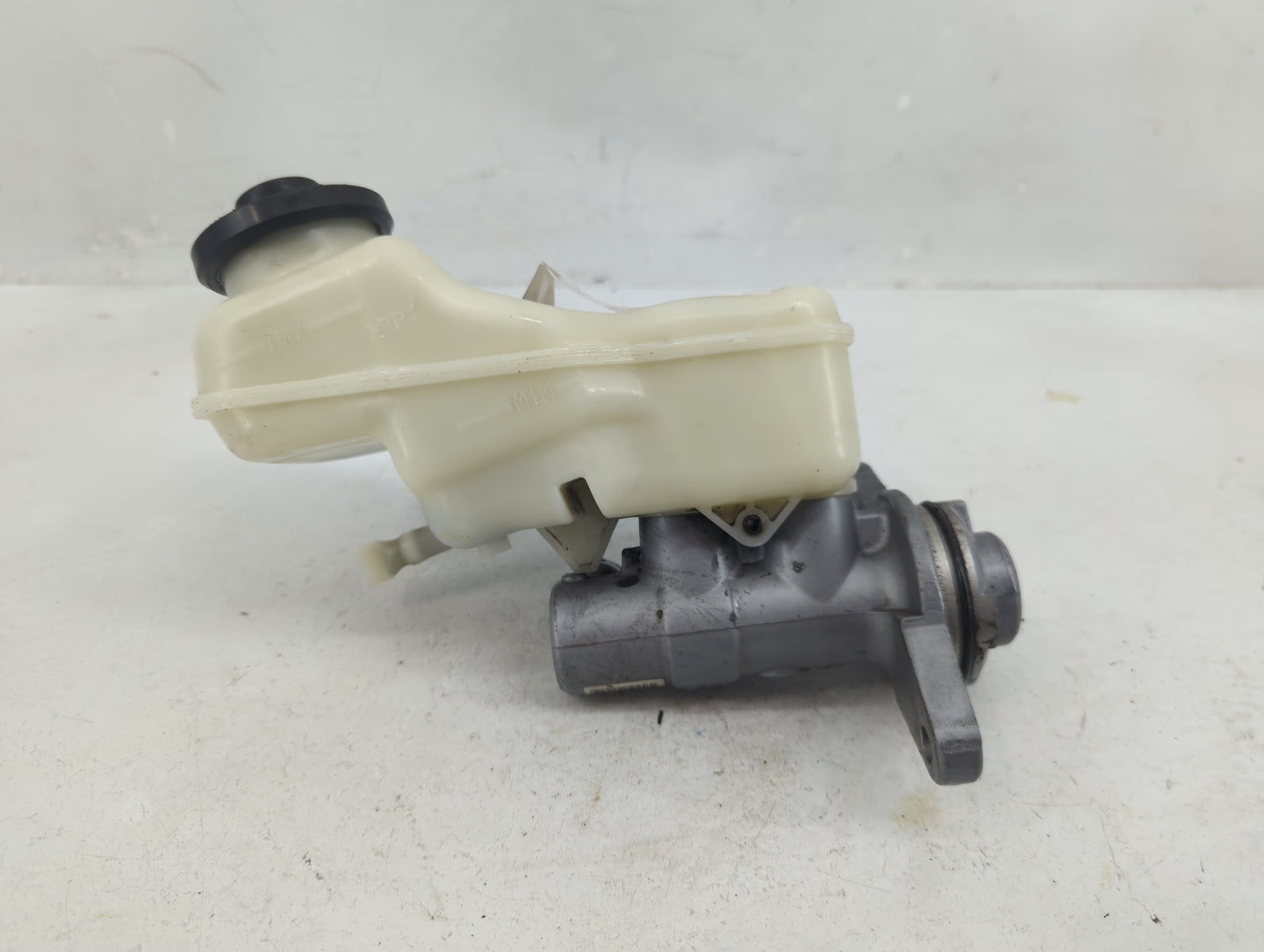 2010-2013 Toyota Corolla Brake Master Cylinder 1376952 - Oemusedautoparts1.com