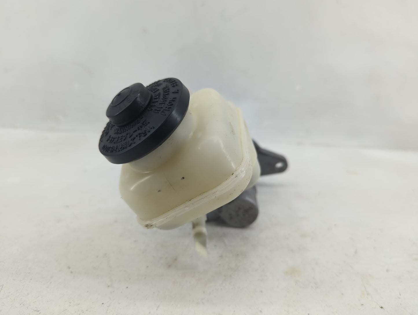 2010-2013 Toyota Corolla Brake Master Cylinder 1376952 - Oemusedautoparts1.com