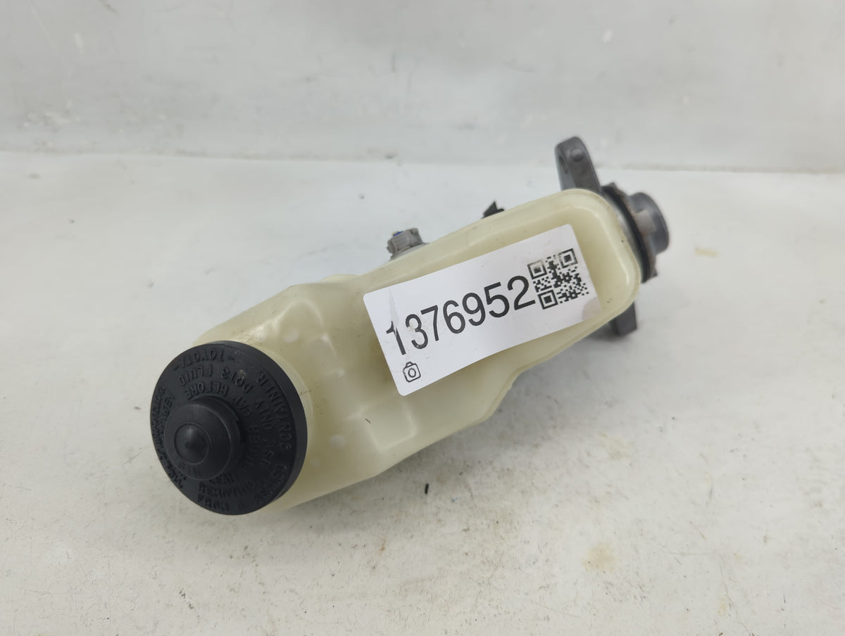 2010-2013 Toyota Corolla Brake Master Cylinder 1376952 - Oemusedautoparts1.com