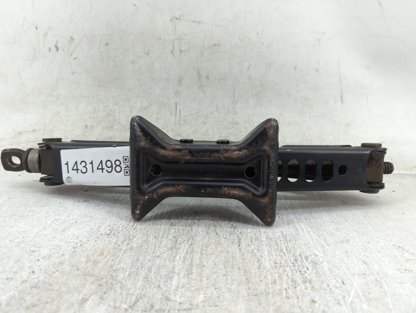 2010 Toyota Corolla Spare Scissor Car Jack 1431498 - Oemusedautoparts1.com